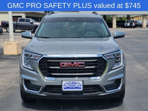 Used 2024 GMC Terrain SLE w/ Driver Convenience Package image 2