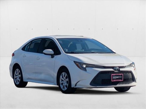 Used 2021 Toyota Corolla LE image 3