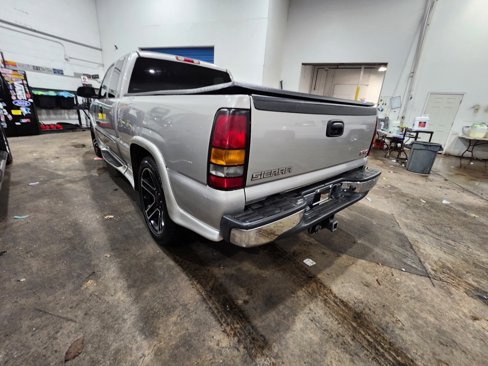 Used 2004 GMC Sierra 1500 SLE w/ Light Duty Power Package image 3