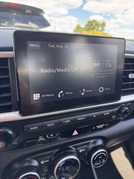 Used 2025 Hyundai Venue SEL image 18