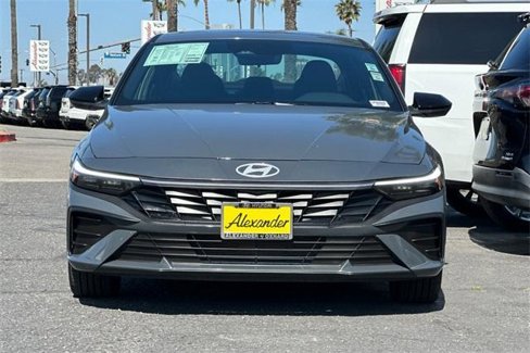 Used 2025 Hyundai Elantra Sport image 9