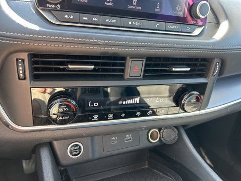 Used 2023 Nissan Rogue SV image 29