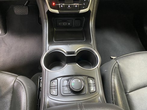 Used 2024 GMC Terrain SLT image 45