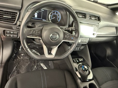 Used 2018 Nissan Leaf SV w/ SV Technology Package image 16