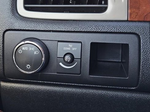Used 2013 Chevrolet Suburban LS image 20