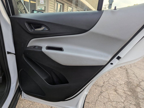 Used 2022 Chevrolet Equinox LS image 18
