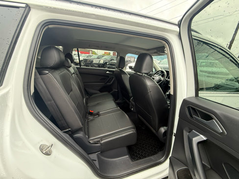 Used 2019 Volkswagen Tiguan SE w/ Panoramic Sunroof Package image 12