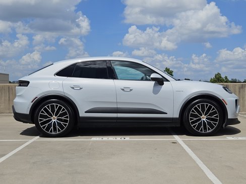 Certified 2024 Porsche Macan 4 Electric image 9