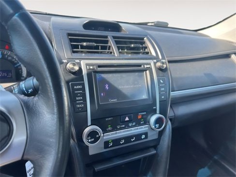 Used 2014 Toyota Camry L image 13