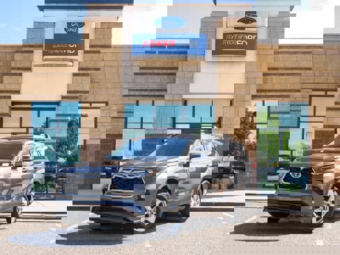 Used 2022 Toyota Highlander LE image 2