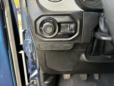 Used 2025 Jeep Wrangler Sport image 13