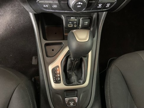 Used 2017 Jeep Cherokee Latitude w/ Safety/Convenience Group image 14