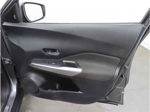 Used 2018 Nissan Kicks SV image 18