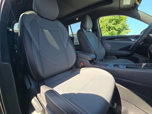 New 2025 Volkswagen Tiguan SE R-Line image 12