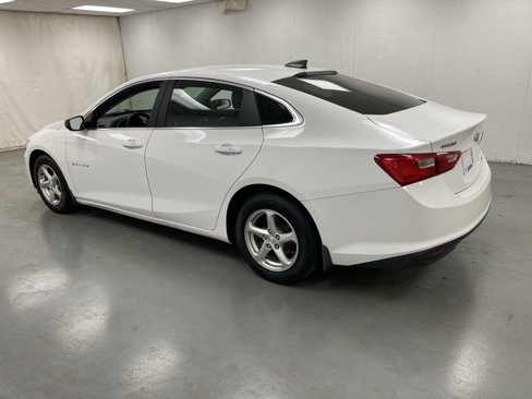 Used 2018 Chevrolet Malibu LS image 3