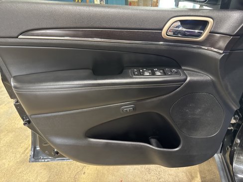 Used 2014 Jeep Grand Cherokee Limited image 17