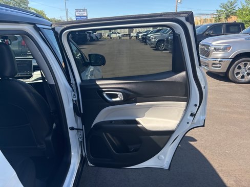 Used 2022 Jeep Compass Limited image 16