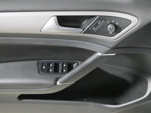 Used 2015 Volkswagen e-Golf SEL Premium image 19