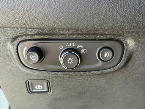 Used 2024 GMC Terrain SLT image 24