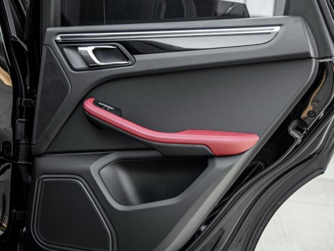 Certified 2023 Porsche Macan image 36