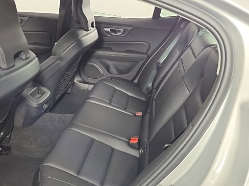 Certified 2025 Volvo S60 B5 Core image 15