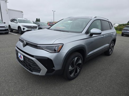 New 2025 Volkswagen Taos SE image 8