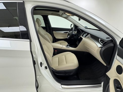 Used 2020 INFINITI QX50 Luxe w/ Navigation Package image 14