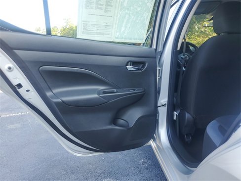 Used 2023 Nissan Versa SV image 9