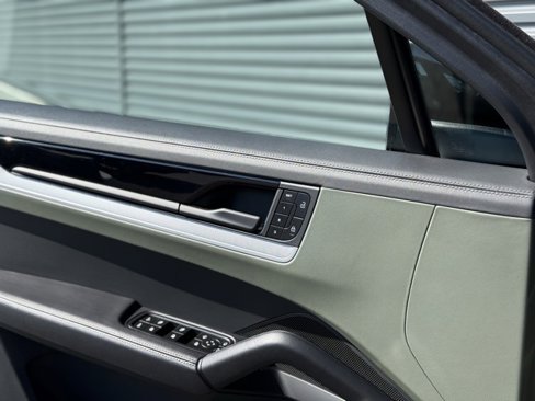 Certified 2024 Porsche Cayenne image 16
