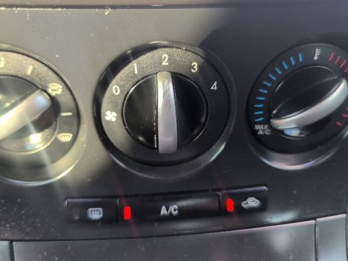 Used 2013 MAZDA MAZDA3 i Sport image 23