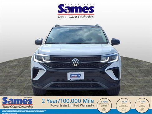 Used 2024 Volkswagen Taos SE image 2