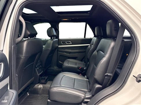Used 2017 Ford Explorer XLT w/ Equipment Group 202A image 11