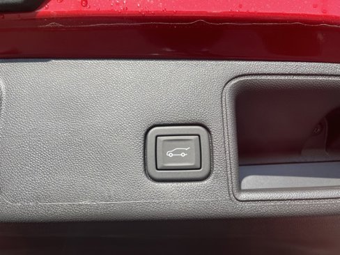 Used 2023 GMC Terrain SLE w/ Driver Convenience Package image 19