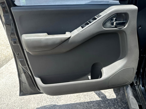 Used 2012 Nissan Frontier SV w/ SV Premium Utility Pkg image 23