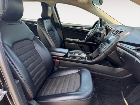 Used 2018 Ford Fusion SE w/ Equipment Group 201A image 10