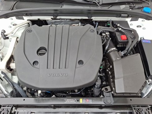 Certified 2025 Volvo S60 B5 Core image 28