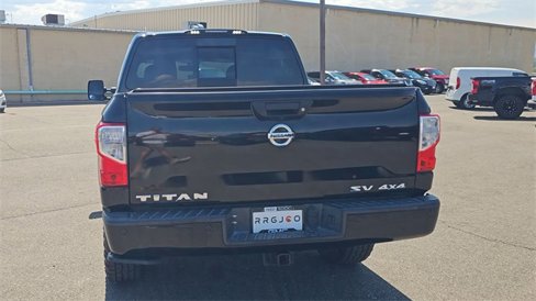 Used 2017 Nissan Titan SV image 7