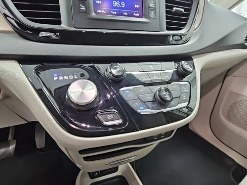 Used 2017 Chrysler Pacifica LX image 20