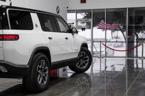 Used 2023 Rivian R1S Adventure image 14