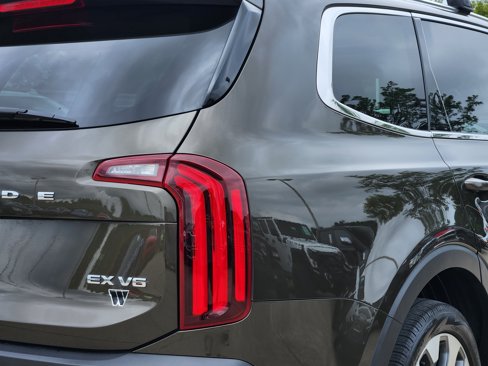 Used 2021 Kia Telluride EX w/ EX Premium Package image 24