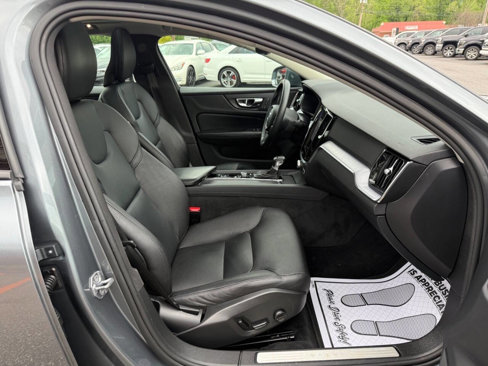 Used 2019 Volvo S60 T6 Momentum w/ Premium Package image 21