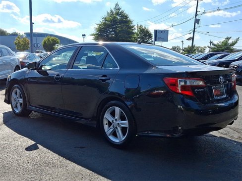 Used 2012 Toyota Camry L image 10