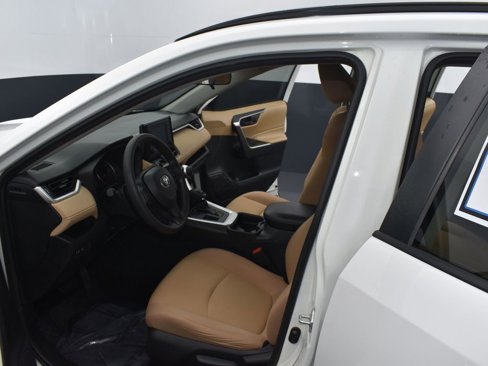 Used 2019 Toyota RAV4 LE image 11