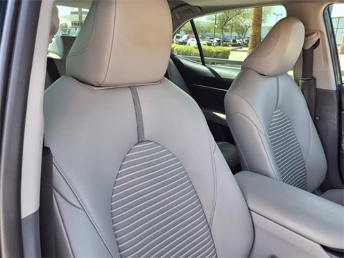 Used 2018 Toyota Camry SE image 15