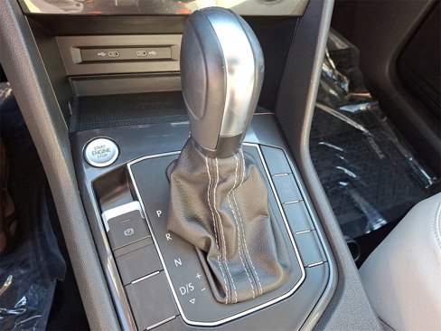 Used 2021 Volkswagen Tiguan SE image 15