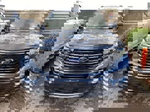 Used 2020 Ford Explorer XLT w/ Equipment Group 202A image 6