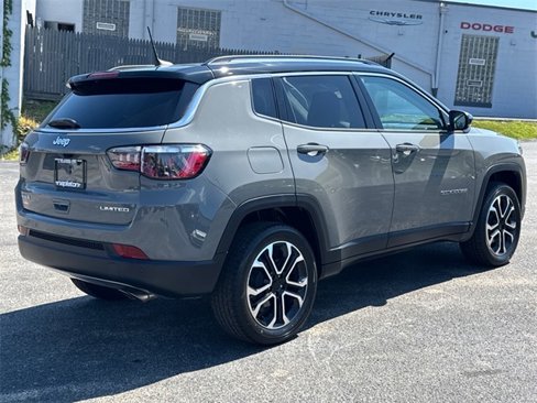 Certified 2022 Jeep Compass Limited image 6