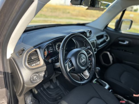 Used 2017 Jeep Renegade Latitude image 8