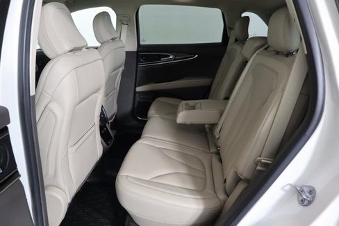 Used 2022 Lincoln Nautilus Reserve w/ Luxury Package image 17