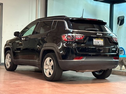 Certified 2022 Jeep Compass Latitude w/ Convenience Group image 3